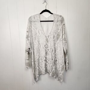 Design Lab White Snakeskin Oversized Loose V-Neck Sweater Top Size 1X Light